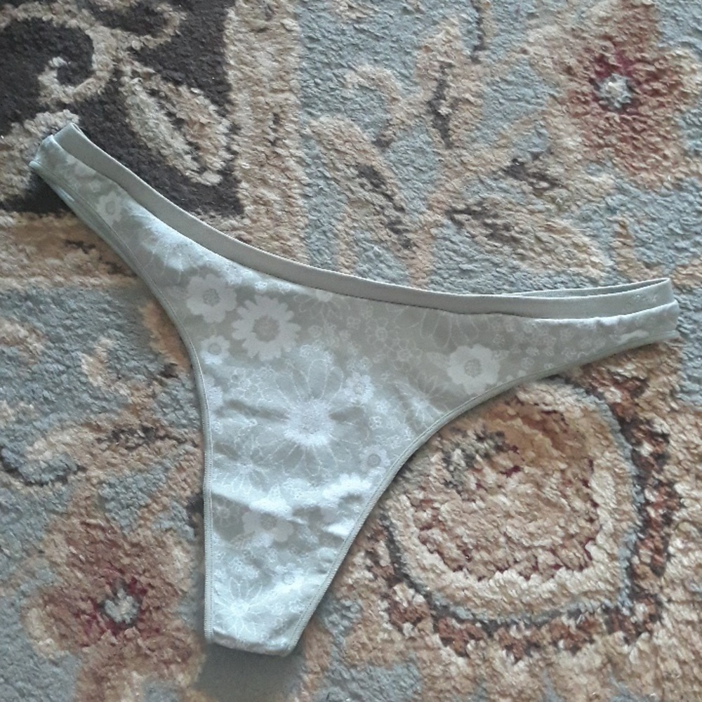 Pink VS thong - Picture 14 of 14
